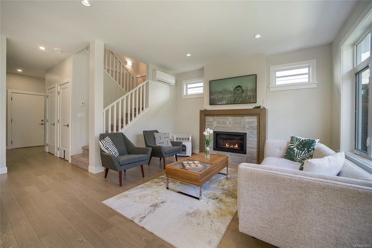 2187 Deerbrush Cres