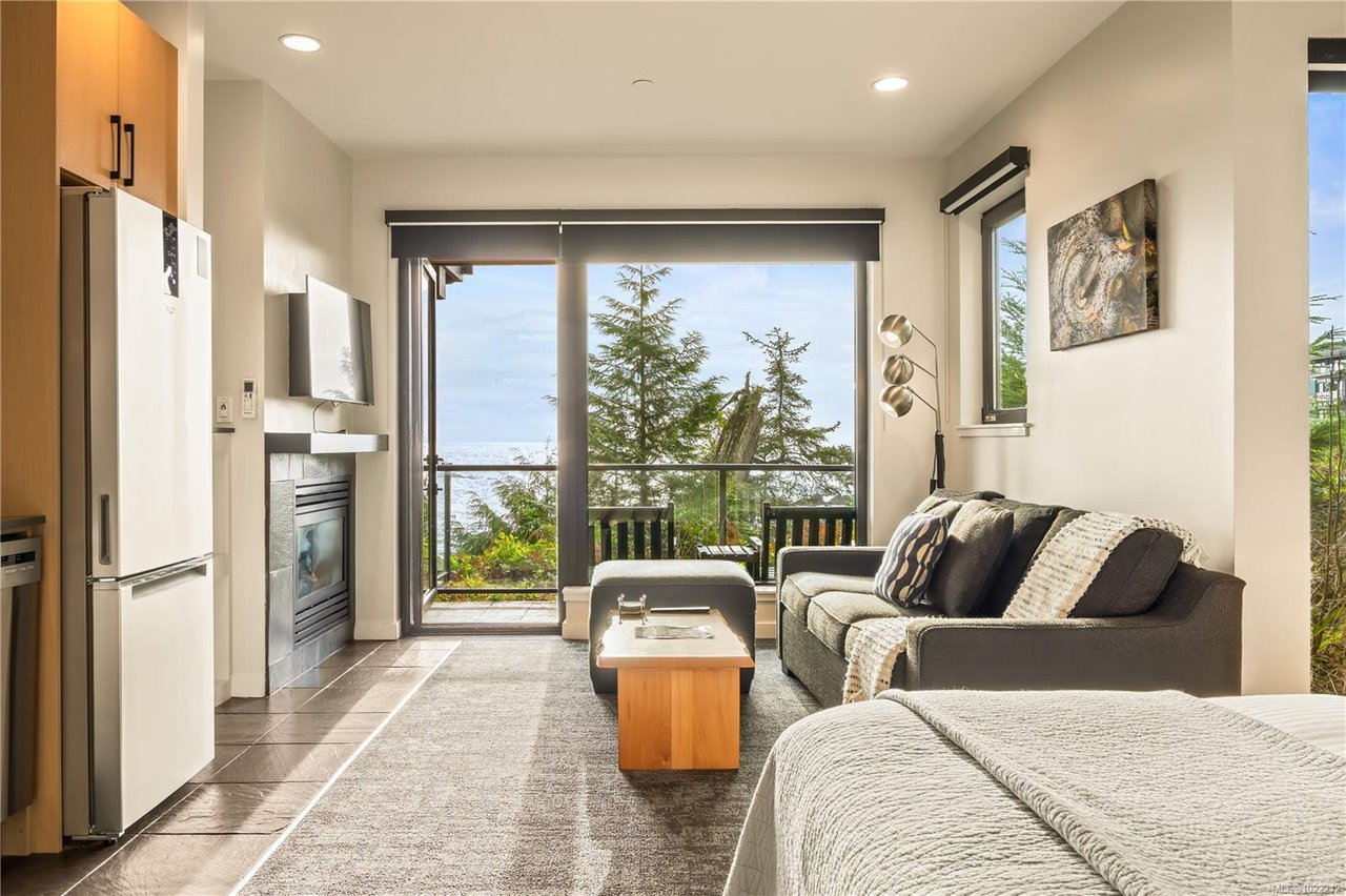 1602-596 Marine Dr
