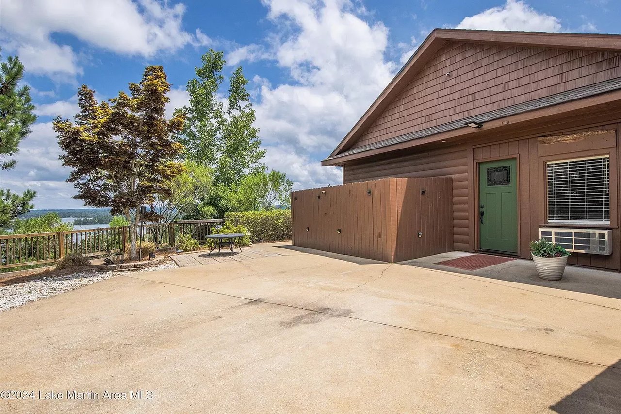 394 Sandy Ln