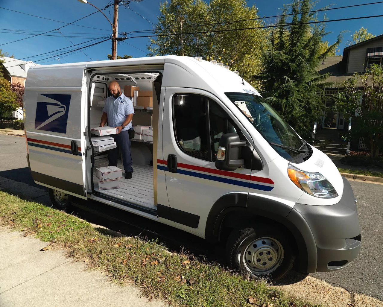 WA postal workers unite for Day of Action to protect the USPS 