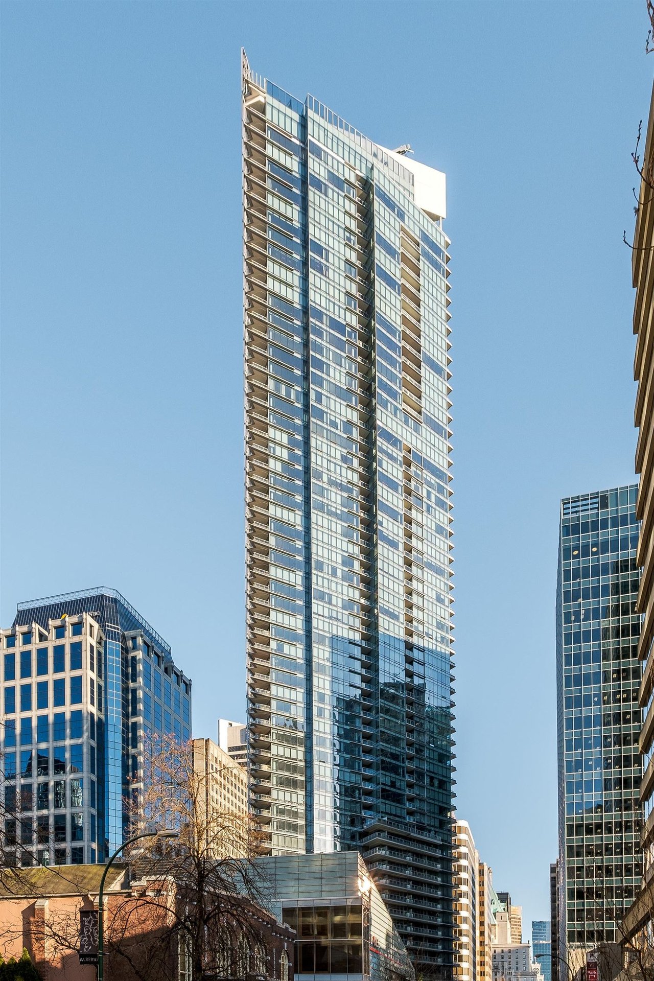 1607-1111 Alberni St