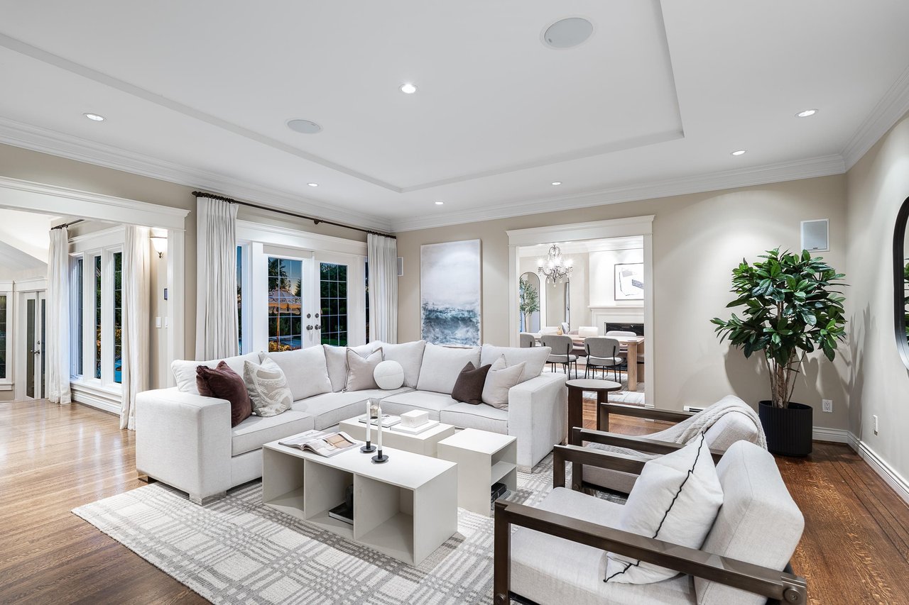 2716 W 49th Ave