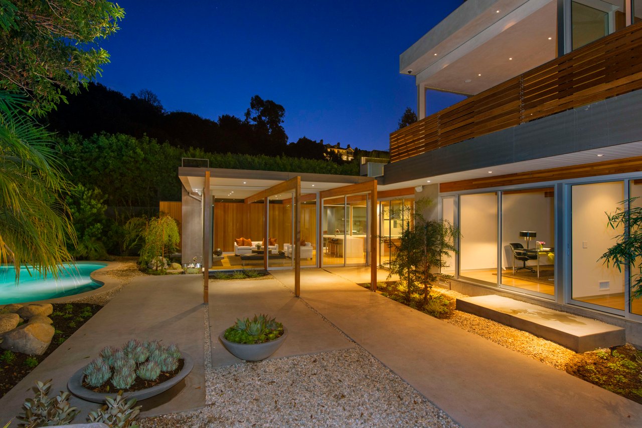 1710 Mandeville Canyon Rd