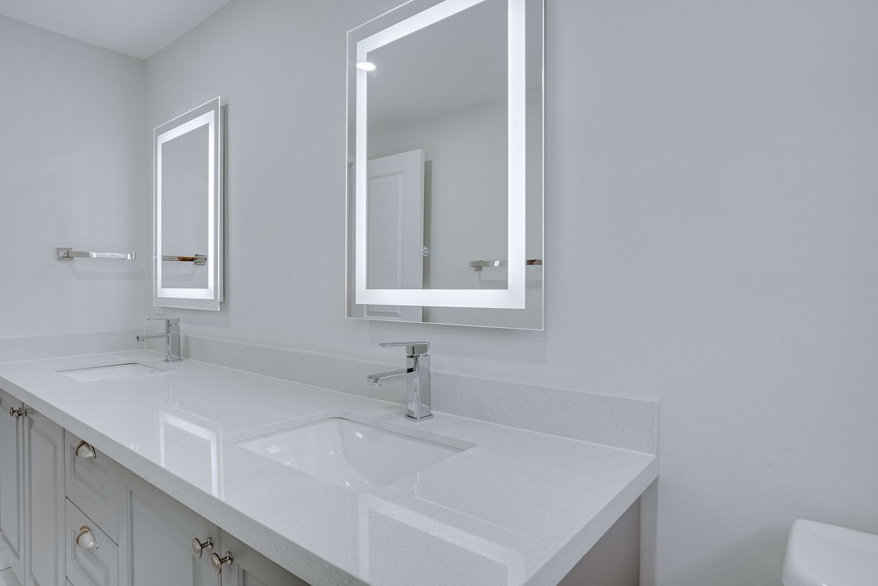 25 Karen Rd Unit: Upper