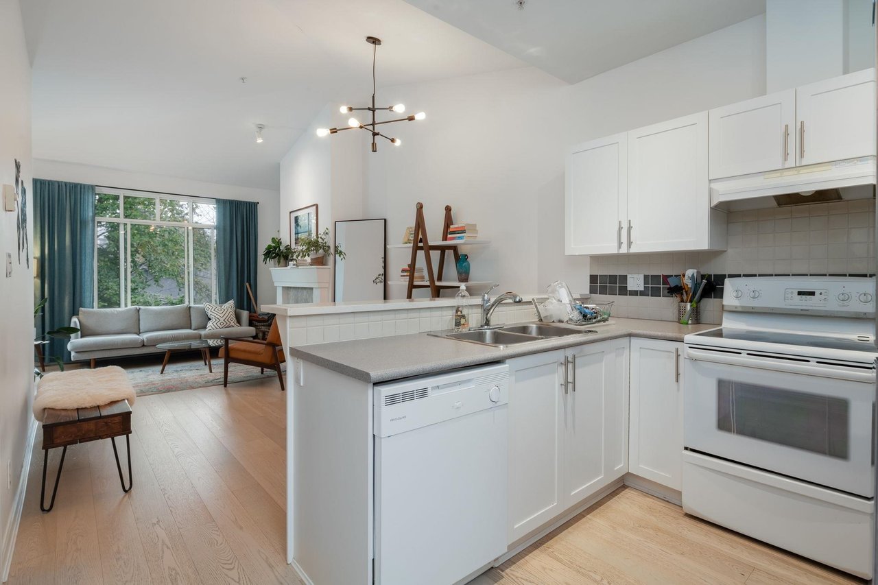 301-1675 W 10th Ave