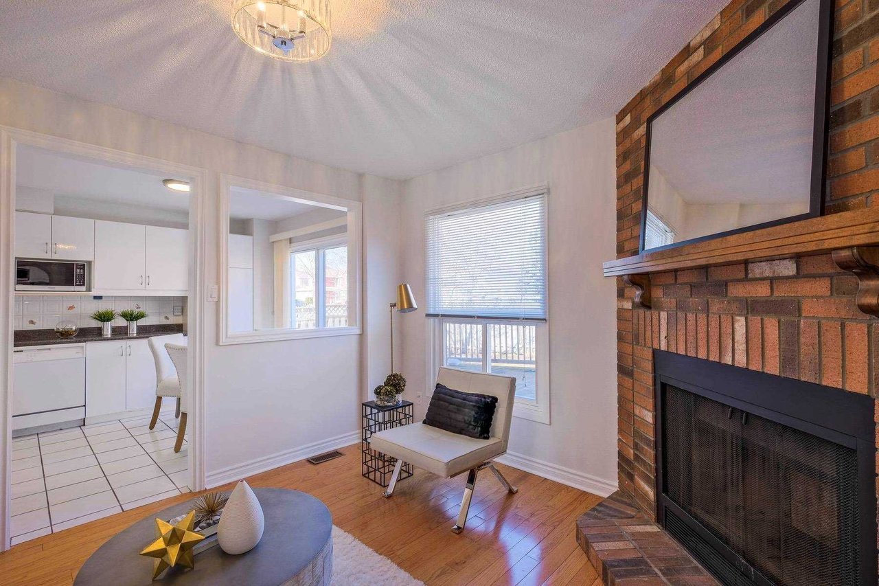 DETACHED CORNER LOT