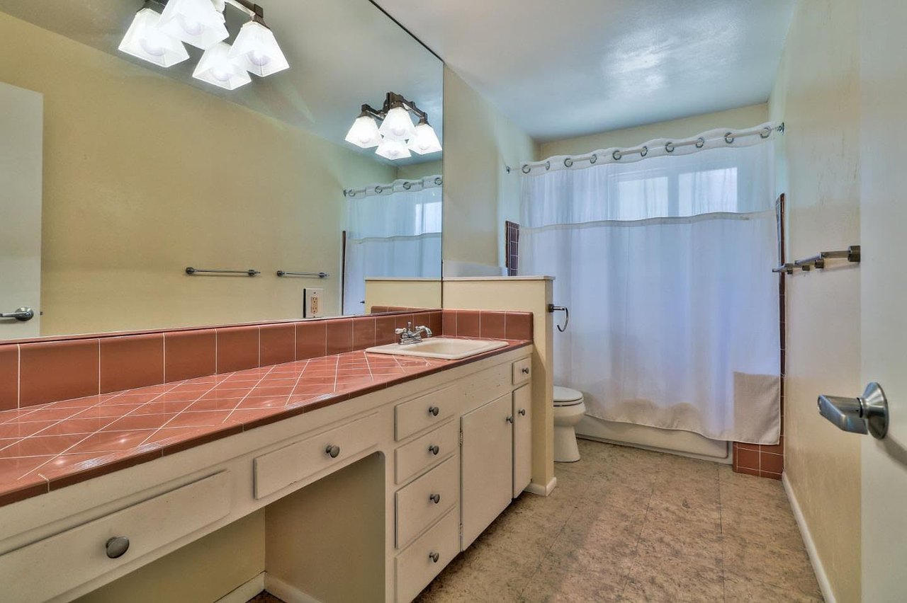 2887 Oak Knoll Rd