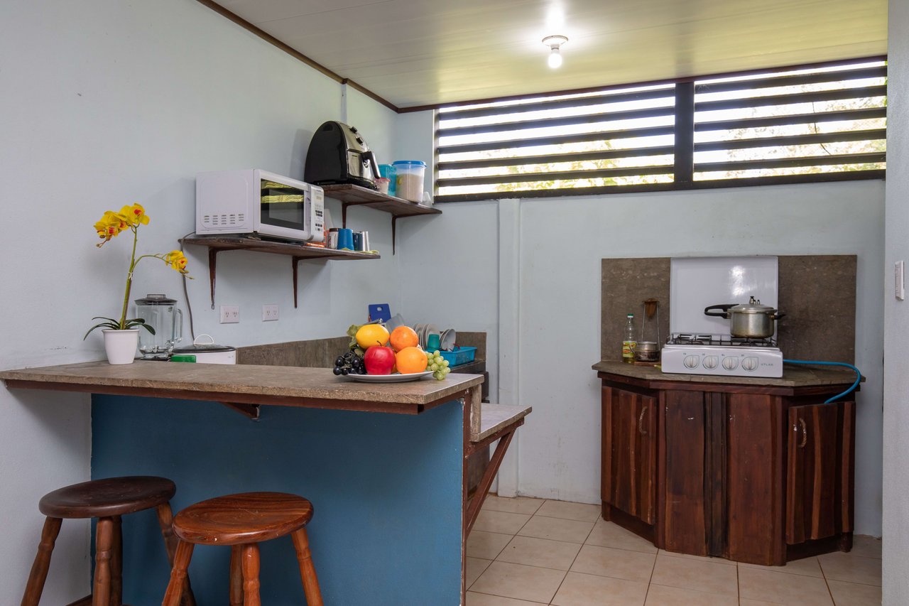 Apartment Hotel with Owners Suite, Fantastic Oportunity for Hostel in Uvita 