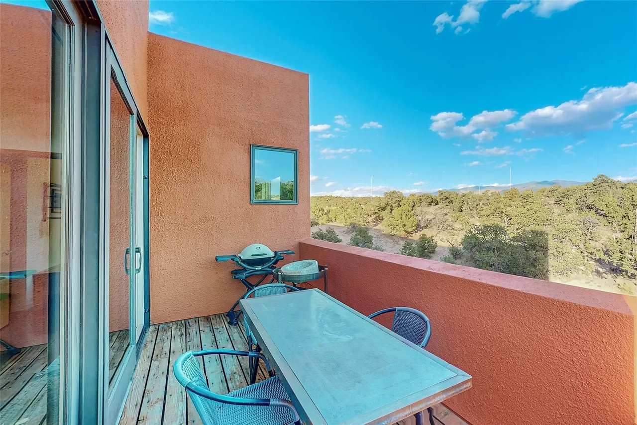604 Avenida Villa Hermosa #201