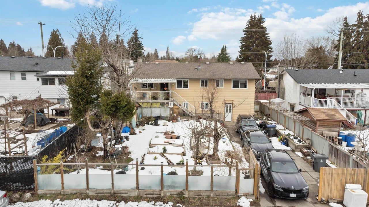 15774 96 Ave