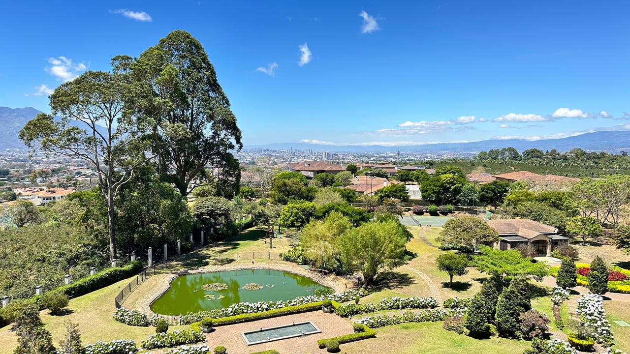 Colonial Luxury Tower Condo, Curridabat, San Jose