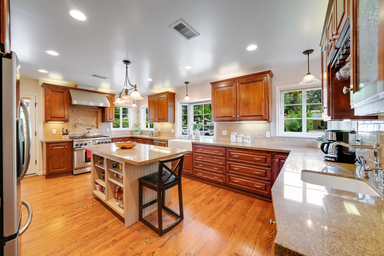 A Lil Bit O' Country in Shadow Hills * SOLD at full price