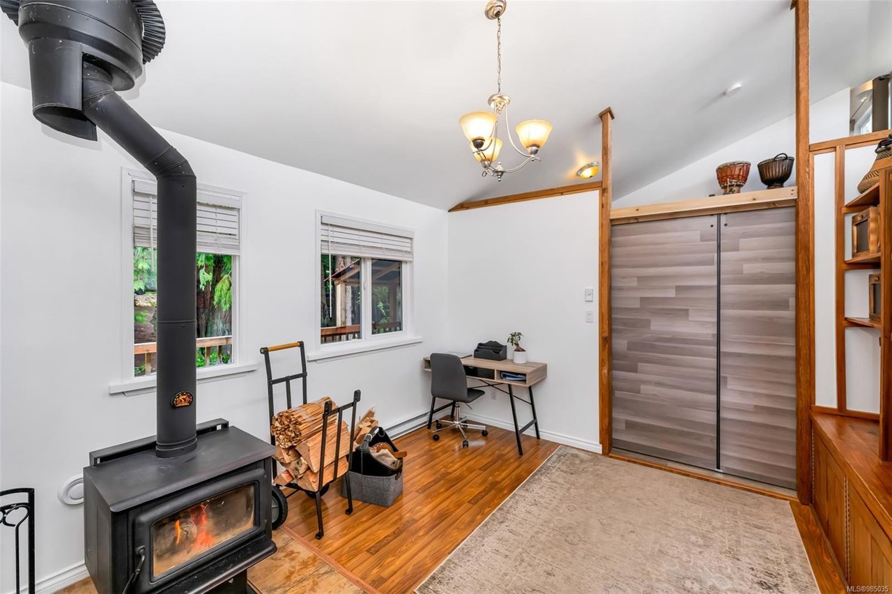 3398 Ridgeview Cres