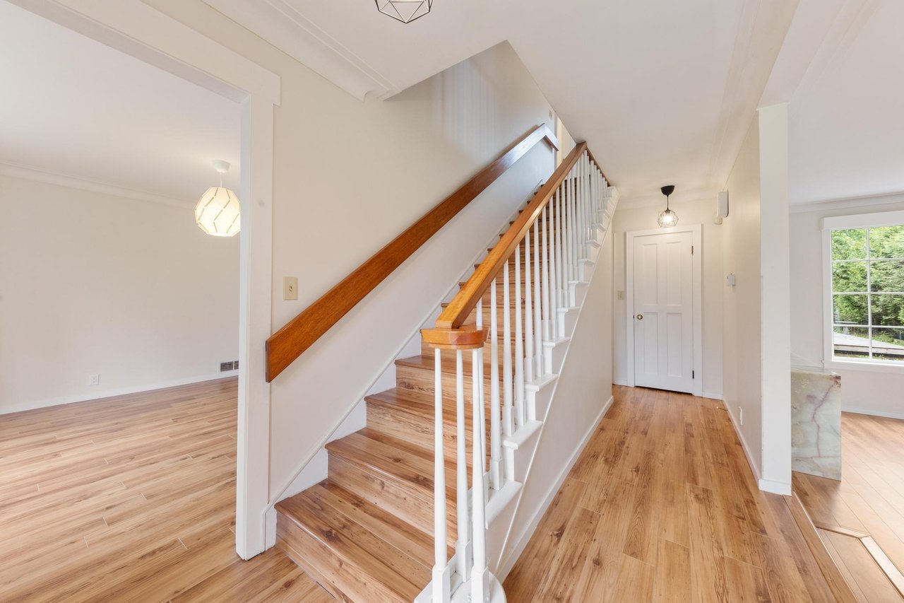 2050 Westdean Cres Cres