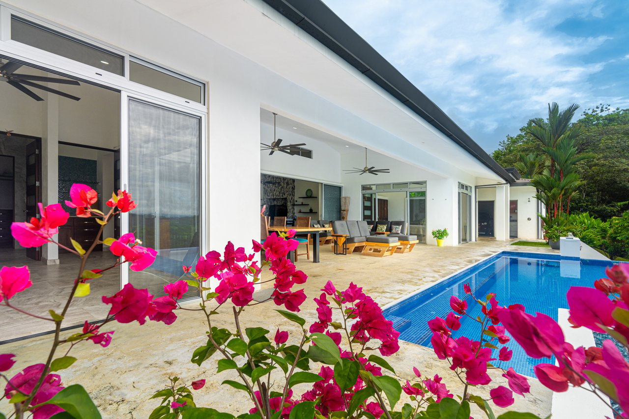 Modern Oceanview Infinity Pool Estate, Ojochal, Puntarenas