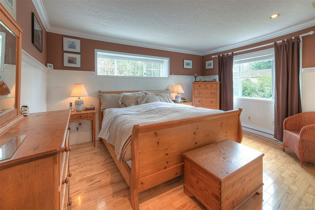 751 Helvetia Cres