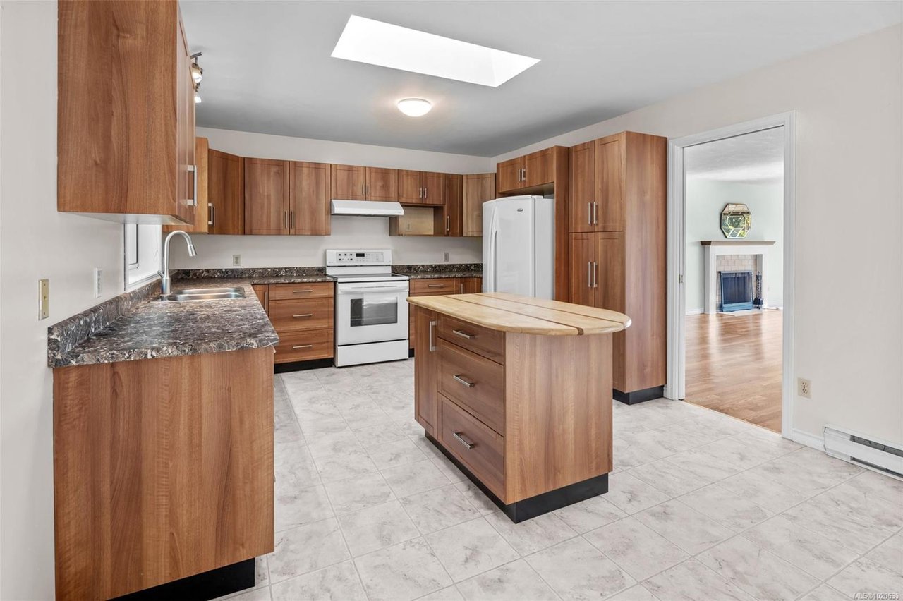 4243 Panorama Dr