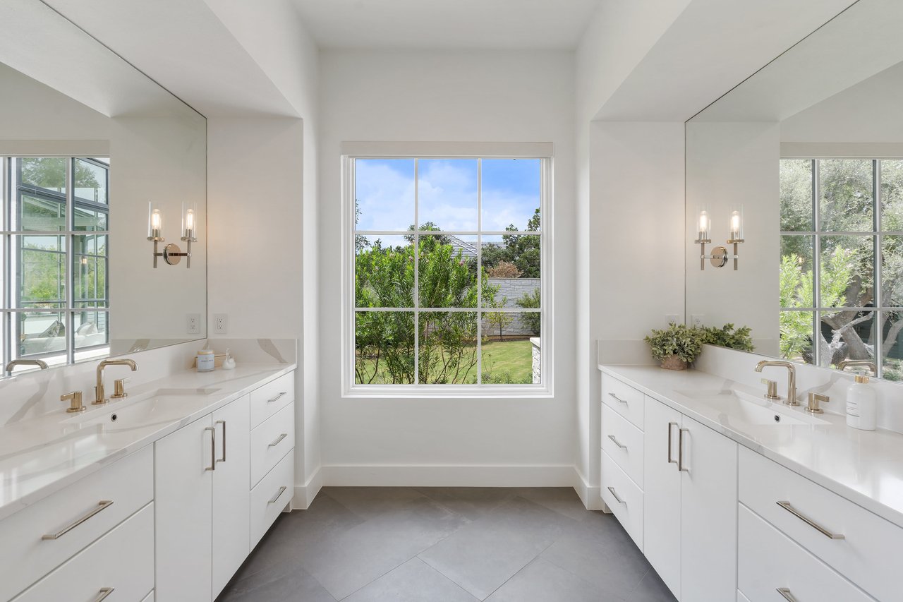 Austin-Elegance in Lake Travis ISD