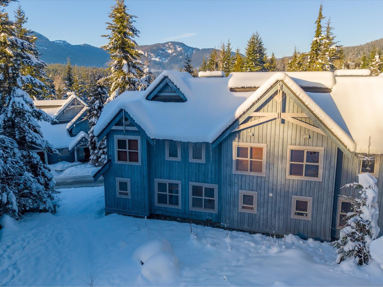 4-4661 Blackcomb Wy