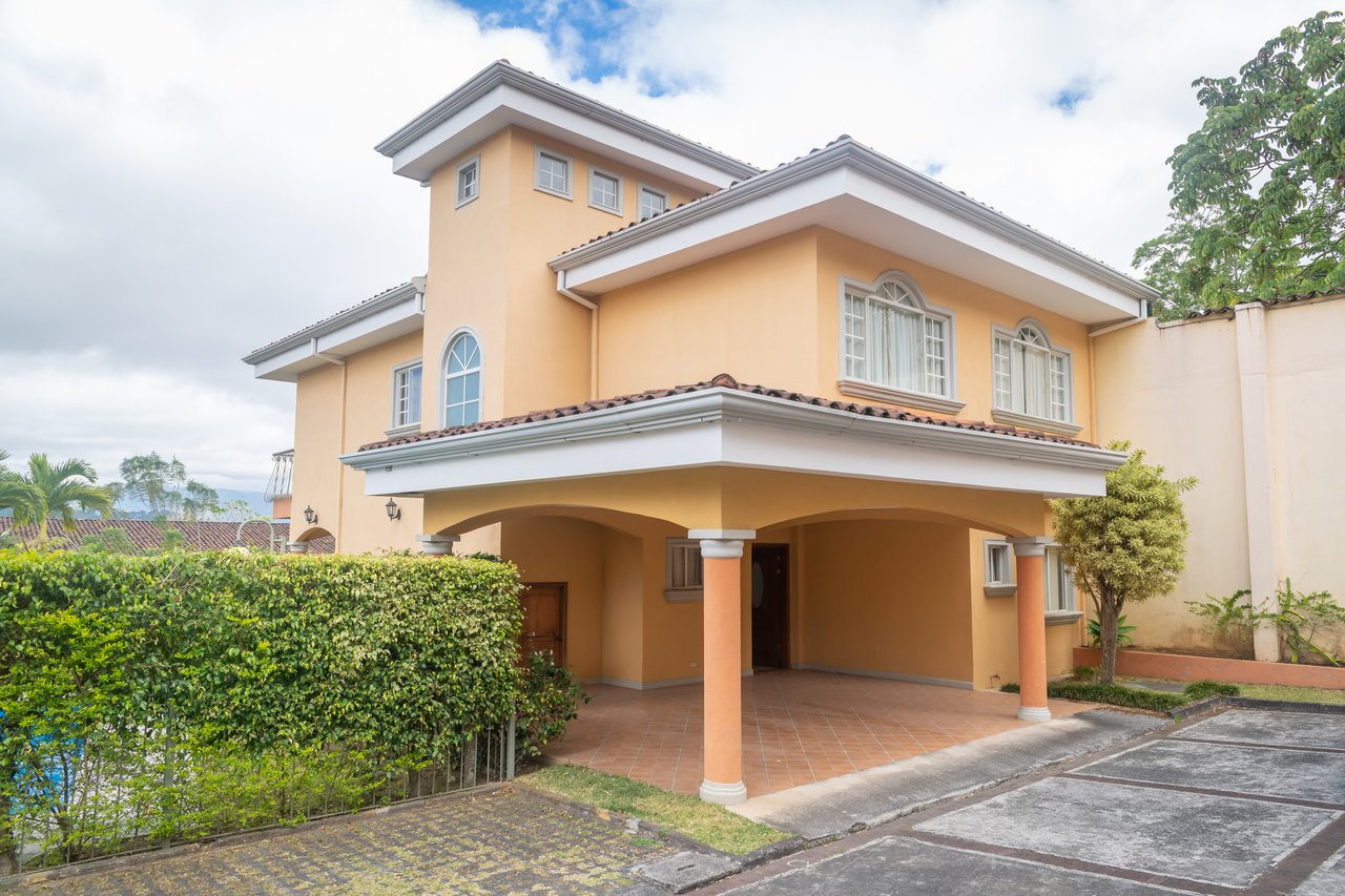 Colonial Gated Community Villa, Curridabat, San Jose