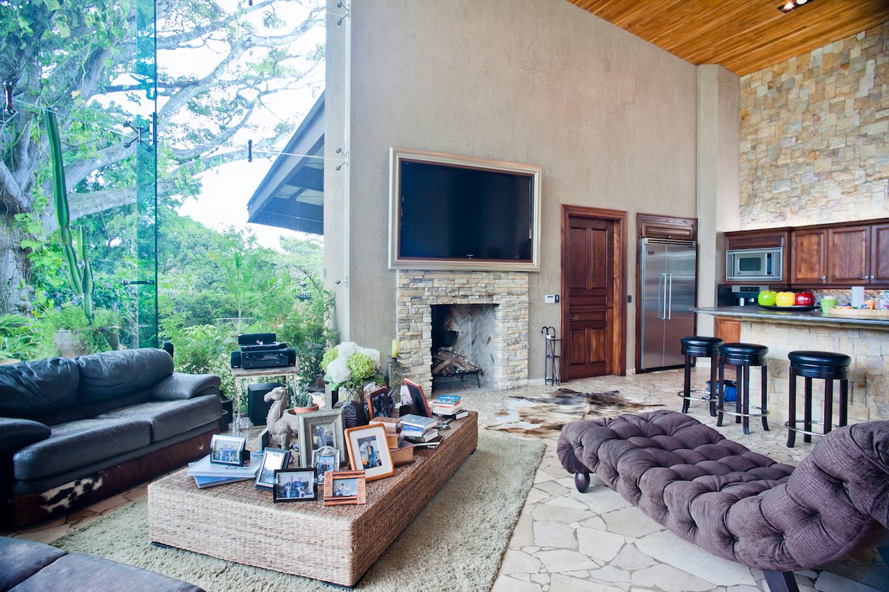 Private Secure Garden Estate, Escazu, San Jose
