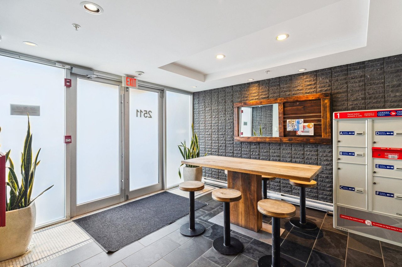 213-2511 Quebec St