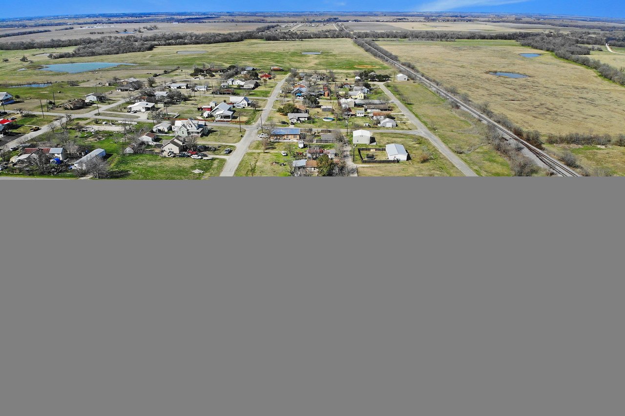116 Hoxie Street, Coupland, TX 78615