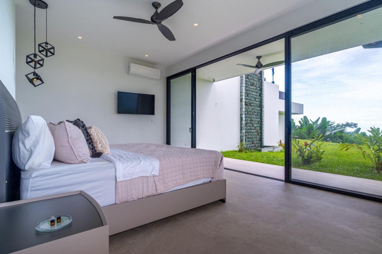 Private Solar Powered Ocean View Villa, Ojochal, Puntarenas
