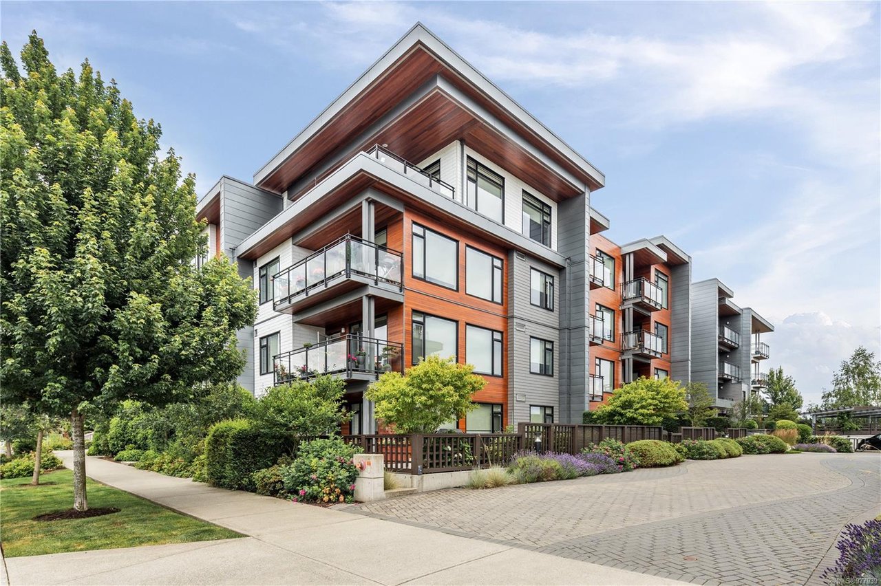 302-3815 Rowland Ave