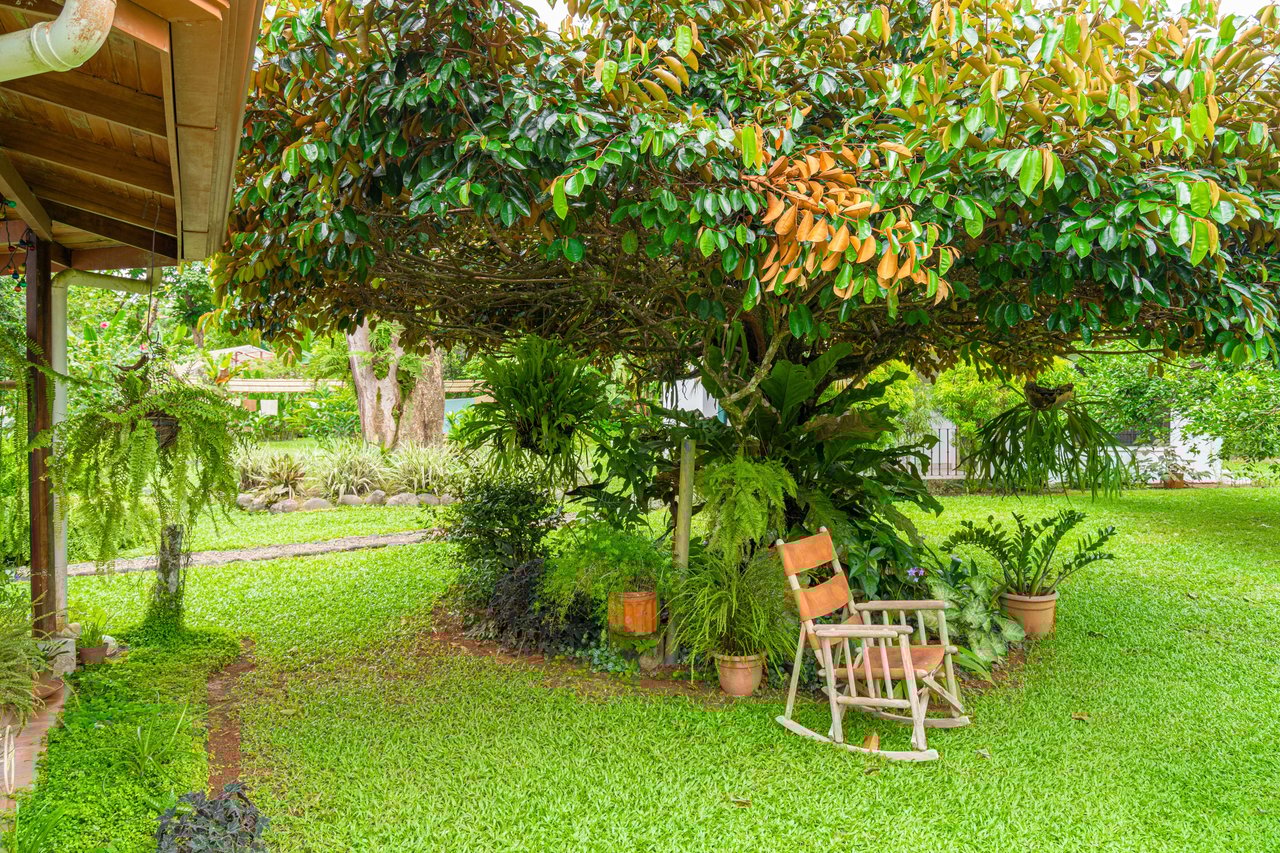 3 Home Acreage- Sustainable Living