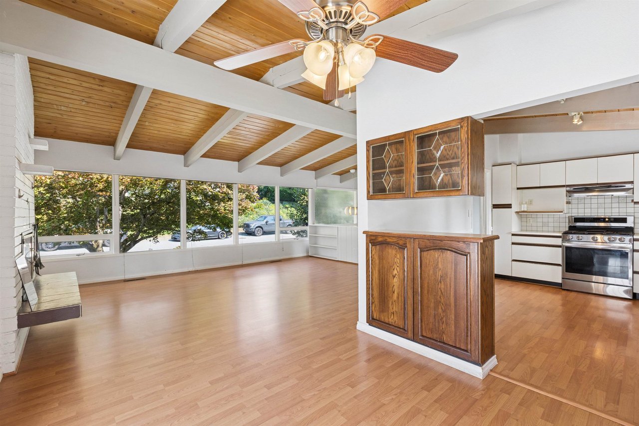 1023 Arlington Cres