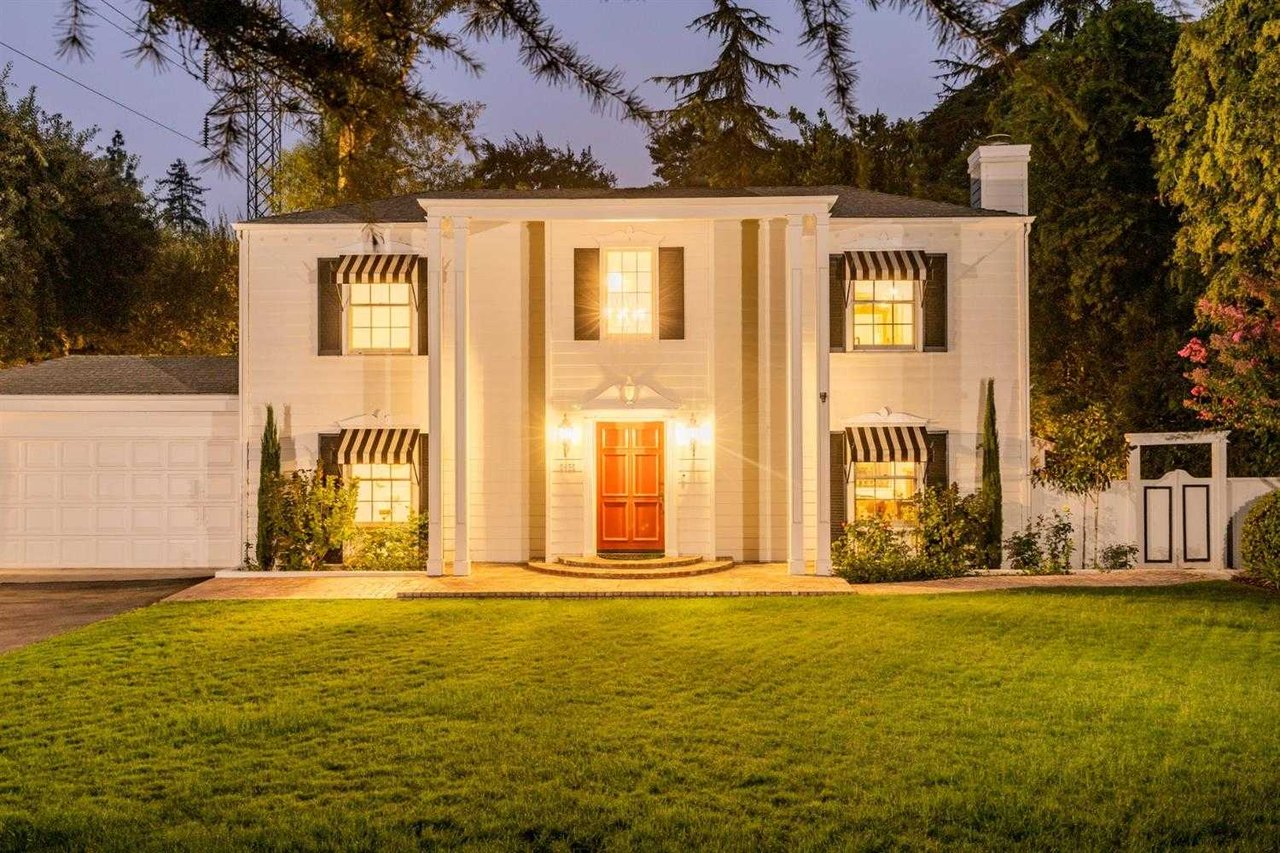 3825 N Van Ness Blvd