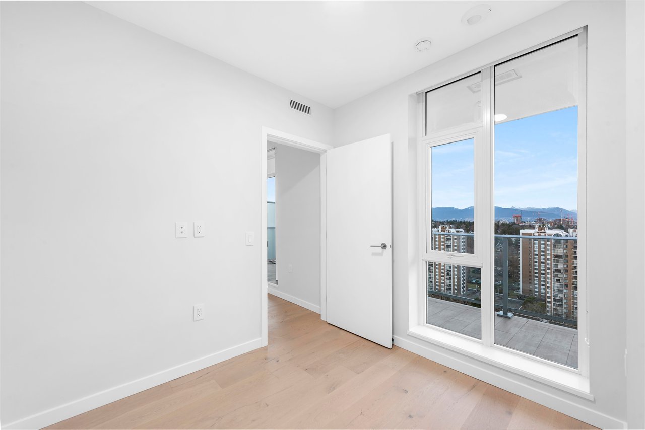 2302-7433 Cambie St