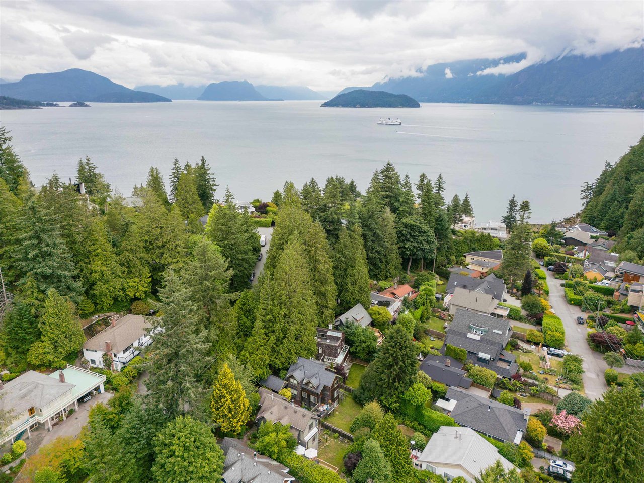 6820 Hycroft Road, West Vancouver