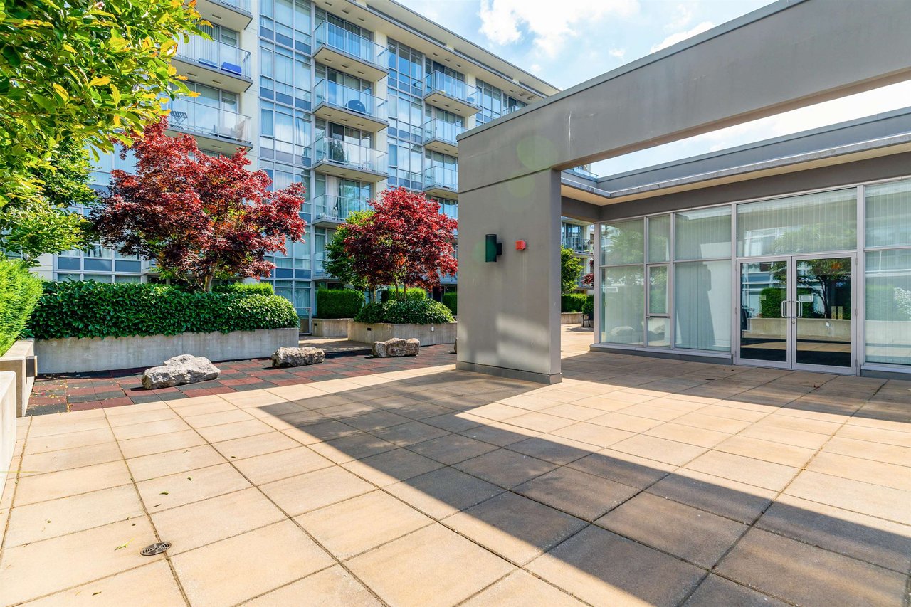 1102-4815 Eldorado Mews