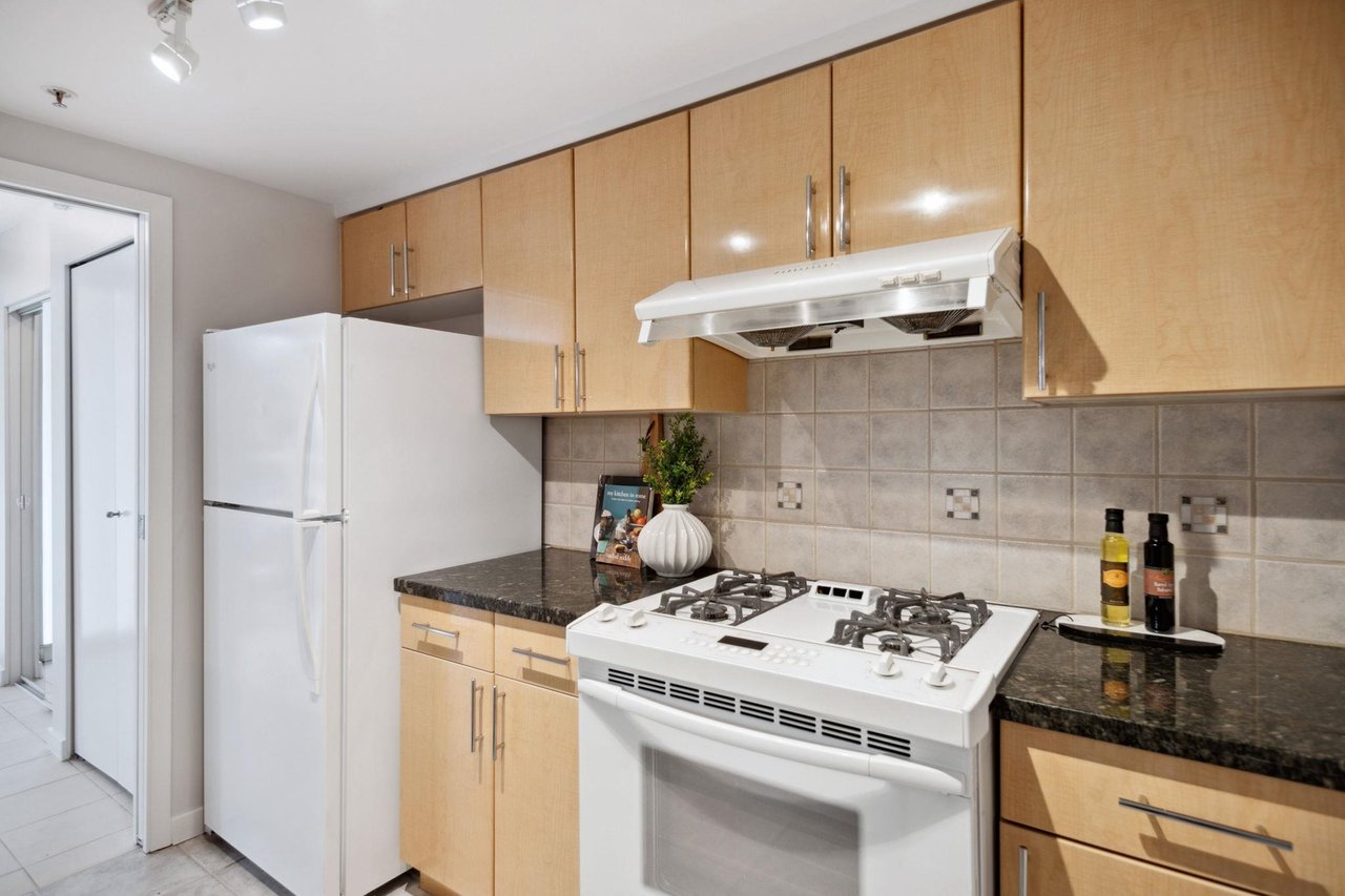 3D-193 Aquarius Mews, Vancouver