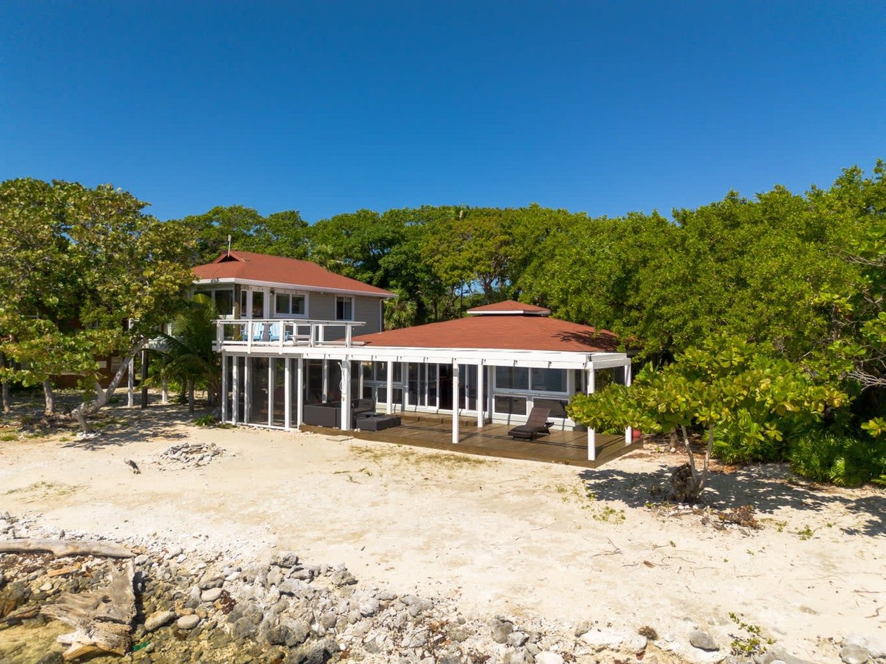 Coco View, Beachfront Paradise