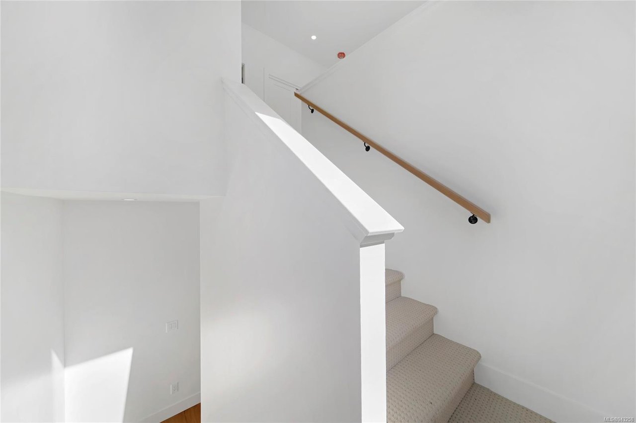 3905 Olympian Wy
