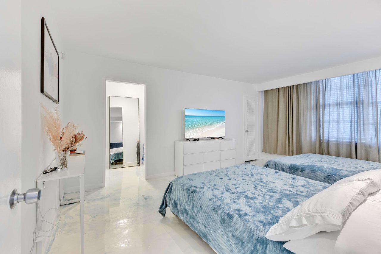 5161 Collins Ave #411 Miami Beach FL-33140