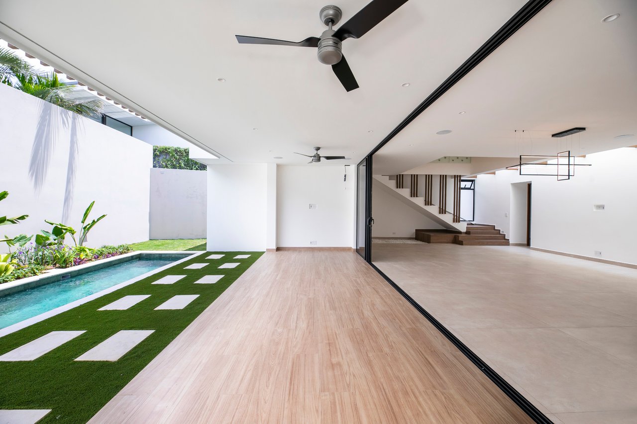 Gated Pool Residence, Escazu, San Jose