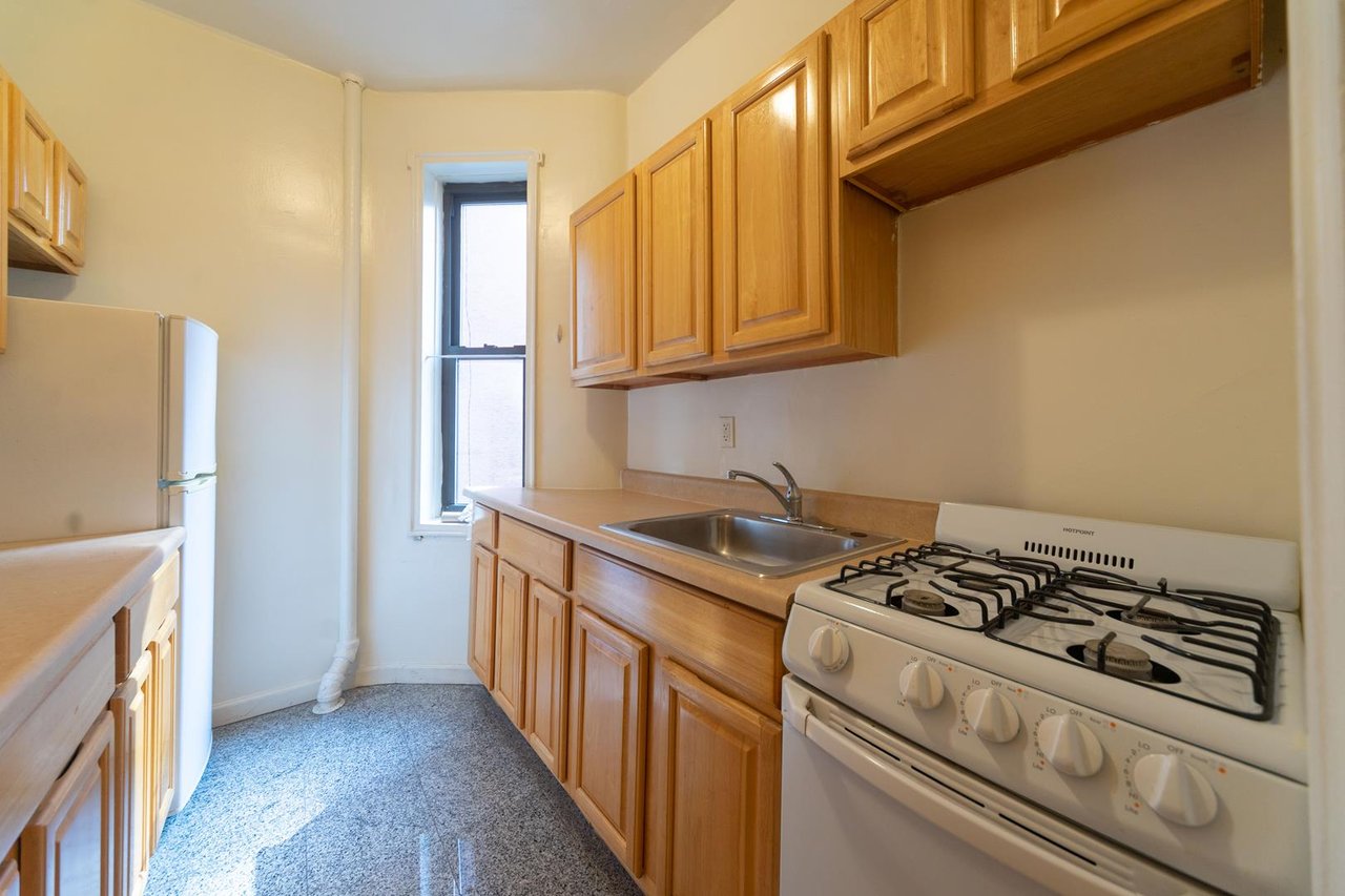 210 East 38th Street, Apt D