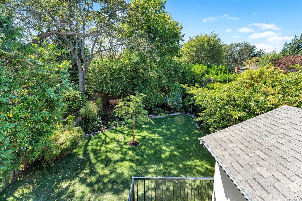 736 Falkland Rd, Oak Bay