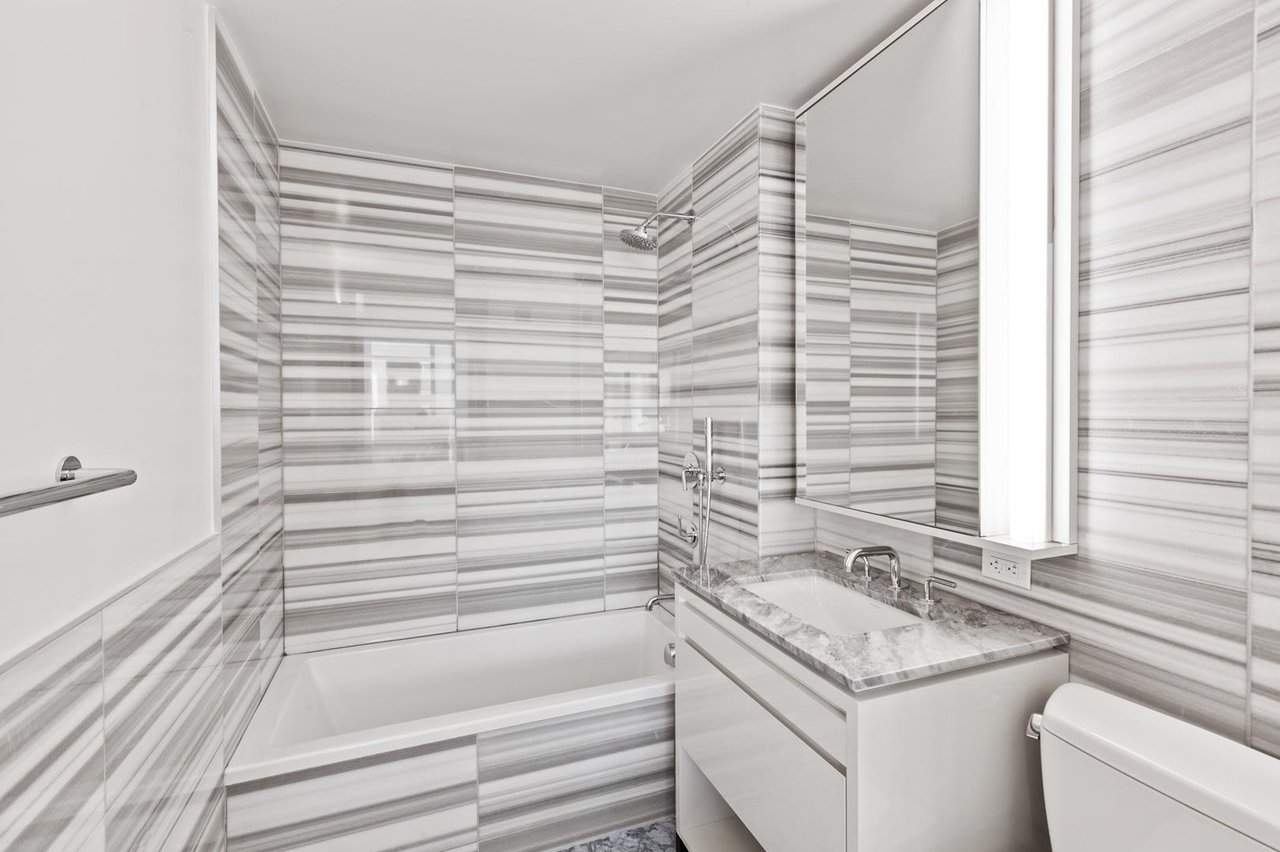 385 First Avenue, Apt 20-B