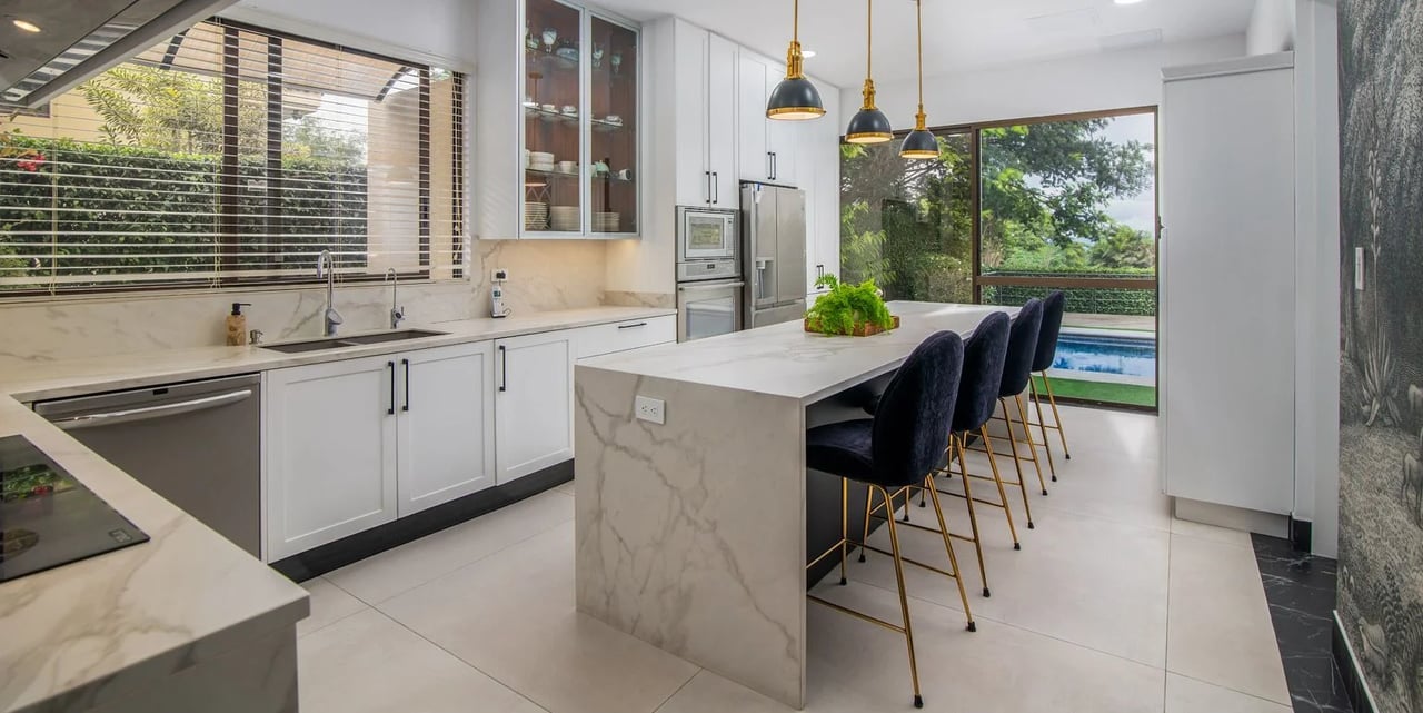 Renovated Pool Estate, Escazu, San Jose