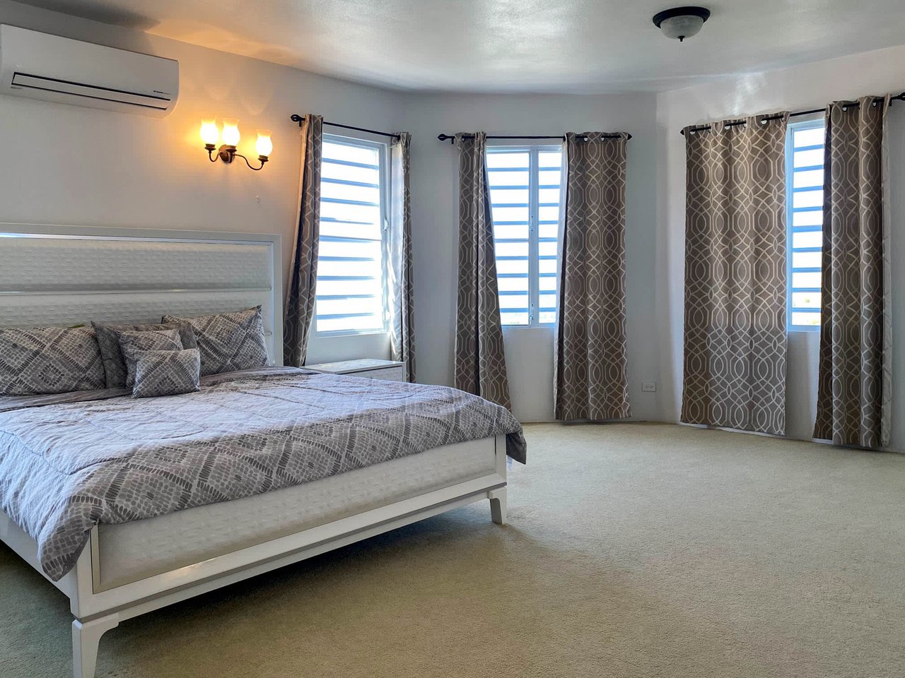192 Penthouse Three Bedroom Apartment in Belle Vue