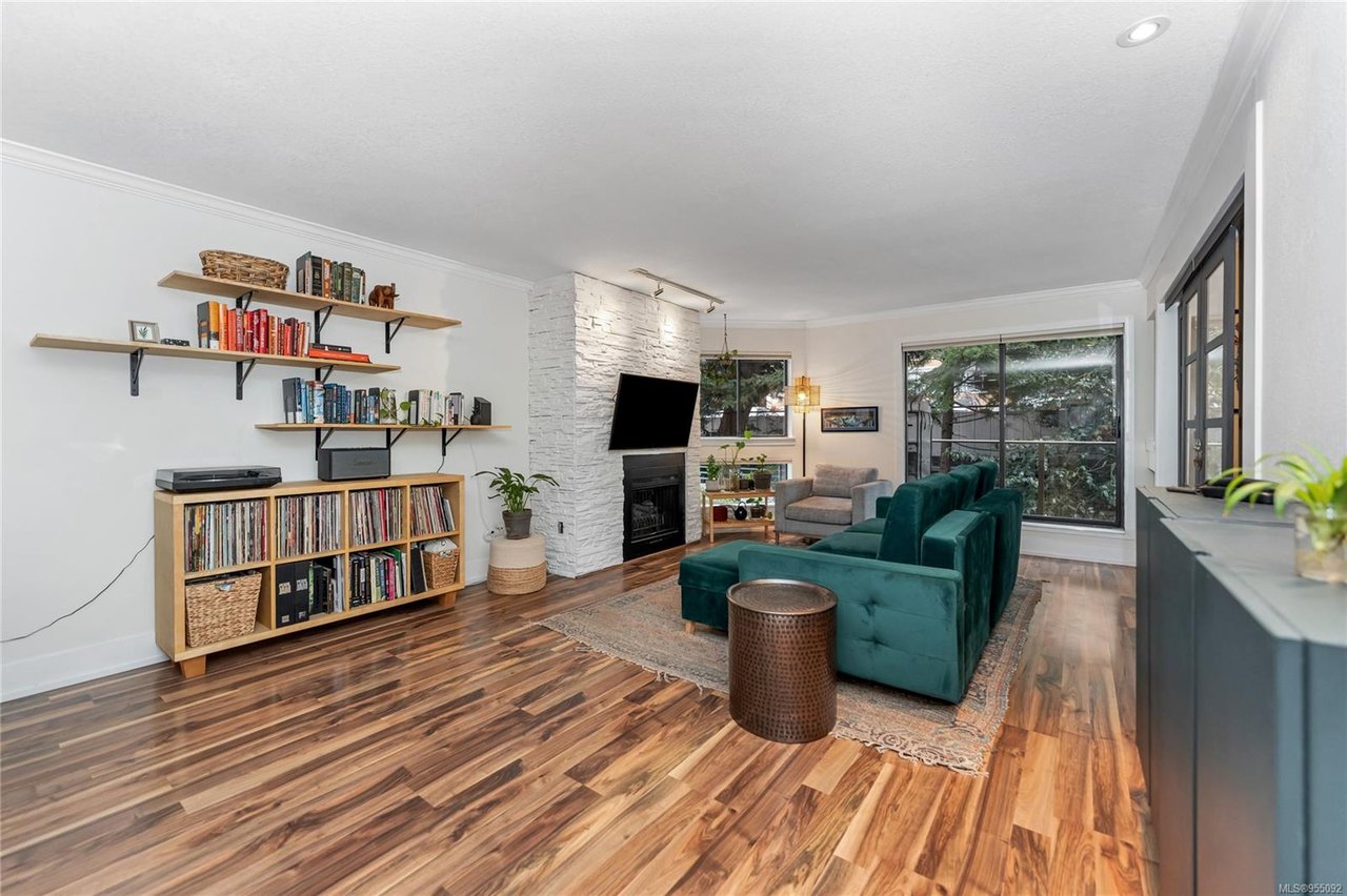 204-406 Simcoe St