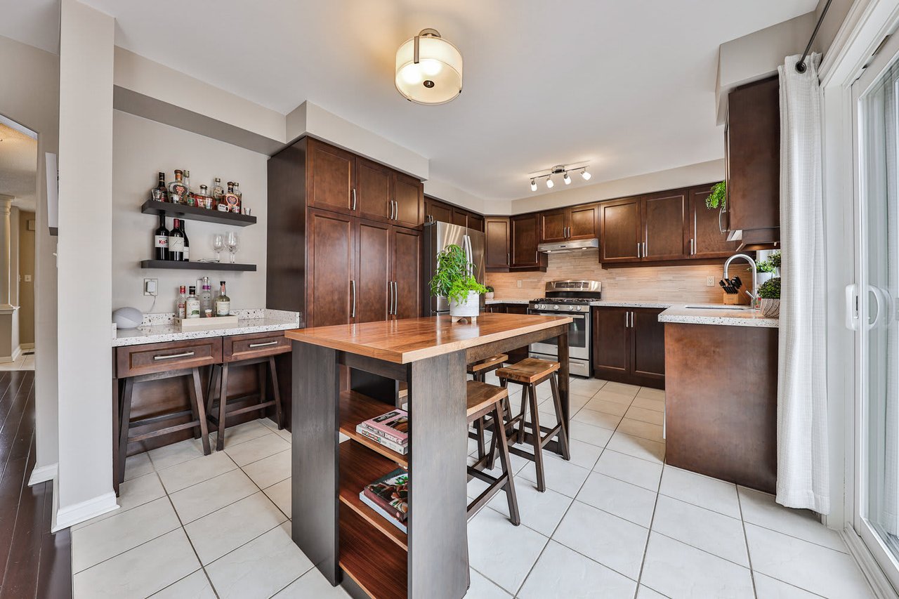 2582 FALKLAND Crescent, Oakville