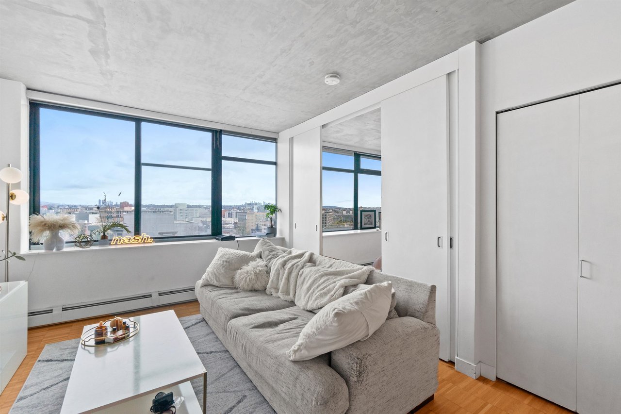1102-108 W Cordova St