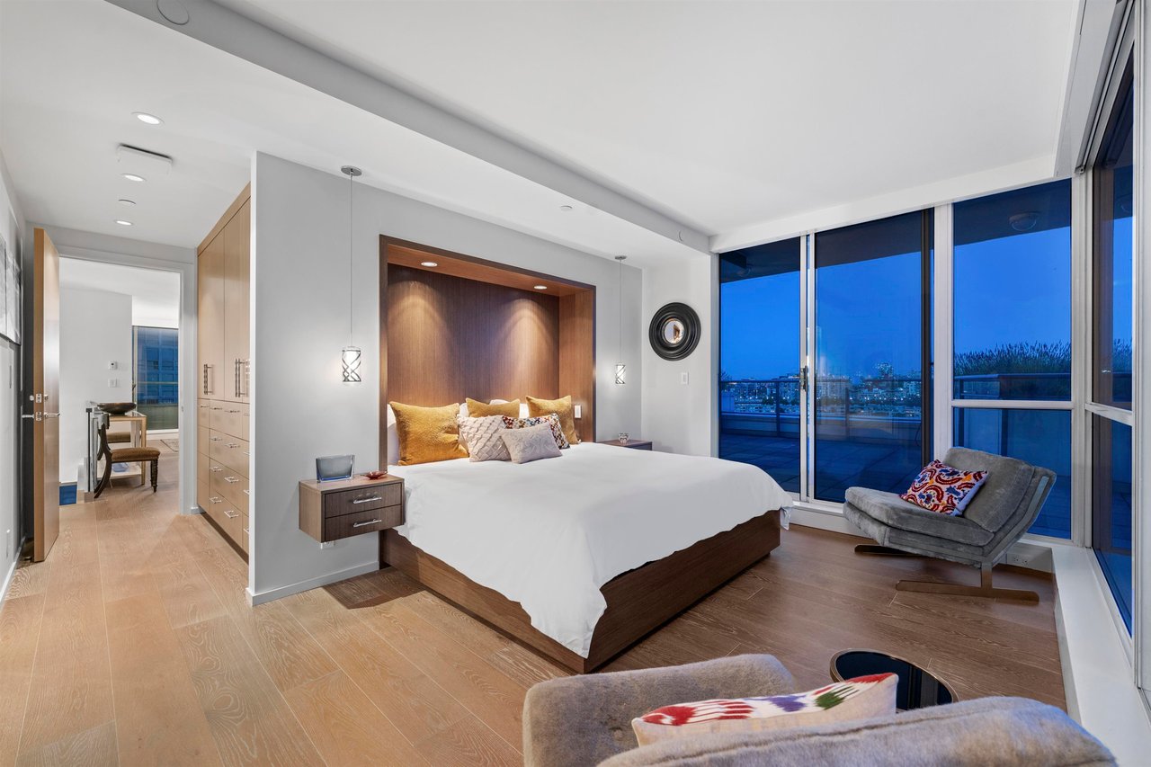 1006-1288 Marinaside Cres