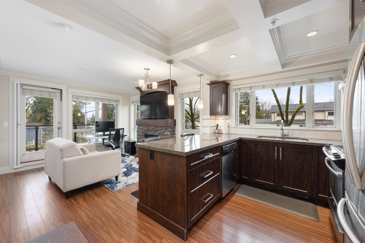 212-2175 Fraser Ave